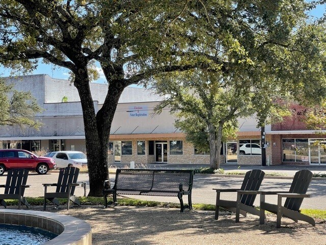 107 W Main St, Cameron, TX à vendre - Photo du bâtiment - Image 3 de 19