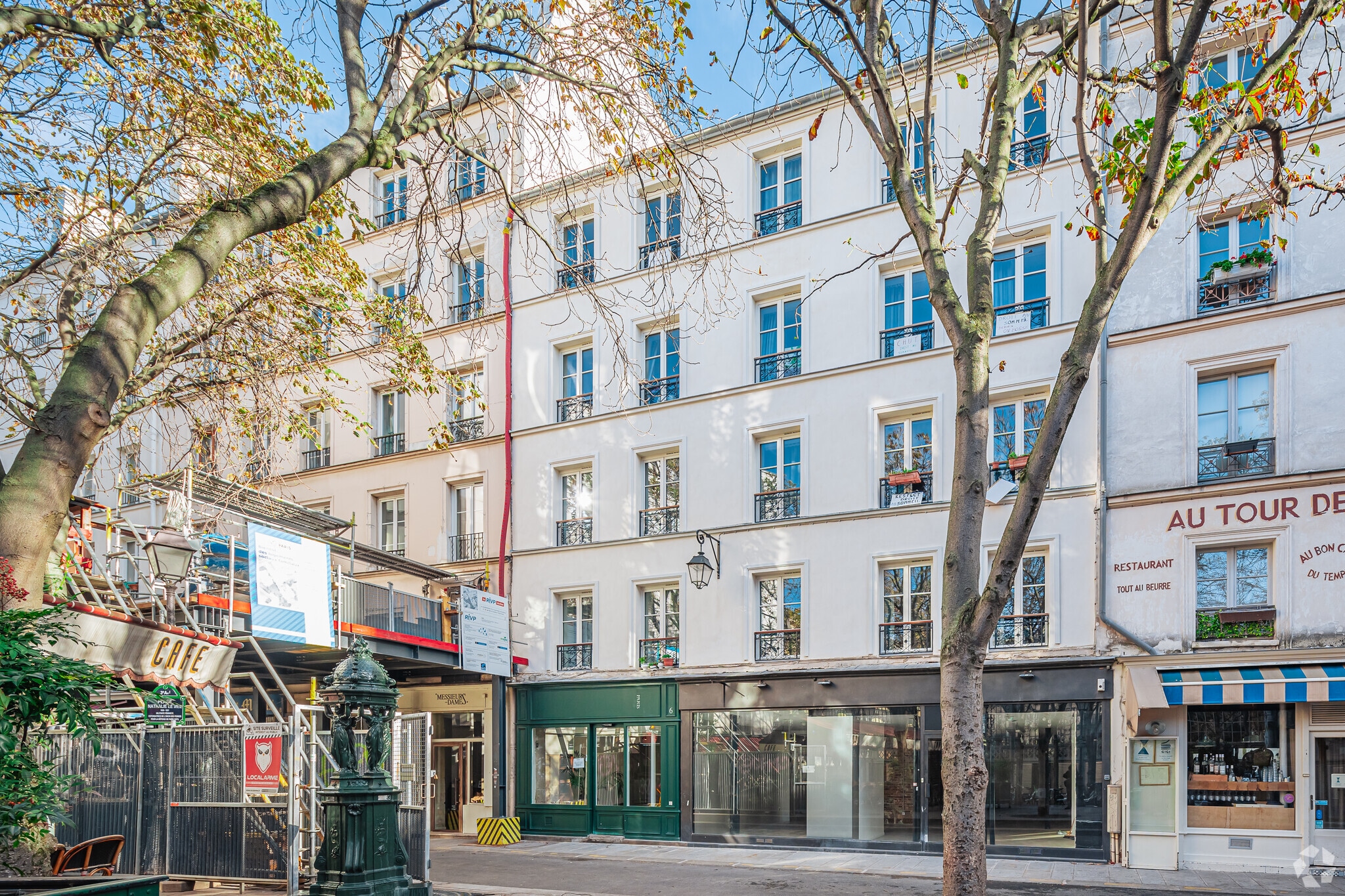 Retail in Paris for lease Primary Photo- Image 1 of 3