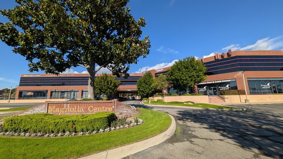 299 W Foothill Blvd, Upland, CA for lease - Building Photo - Image 2 of 13