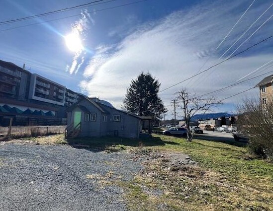 1358-1366 Main St, Squamish, BC à vendre - Photo du bâtiment - Image 3 de 6