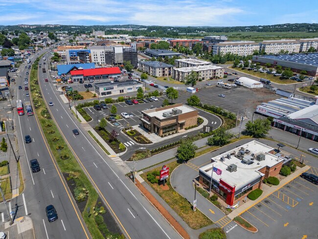 Plus de détails pour 61 Squire Road, Revere, MA - Commerce de détail à vendre