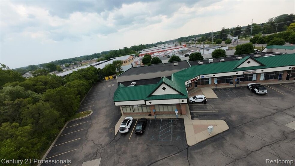 43970-44002 Gratiot Ave, Clinton Township, MI for lease - Building Photo - Image 3 of 12