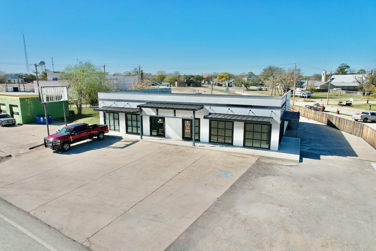 307 2nd St, Pleasanton, TX for lease Primary Photo- Image 1 of 9