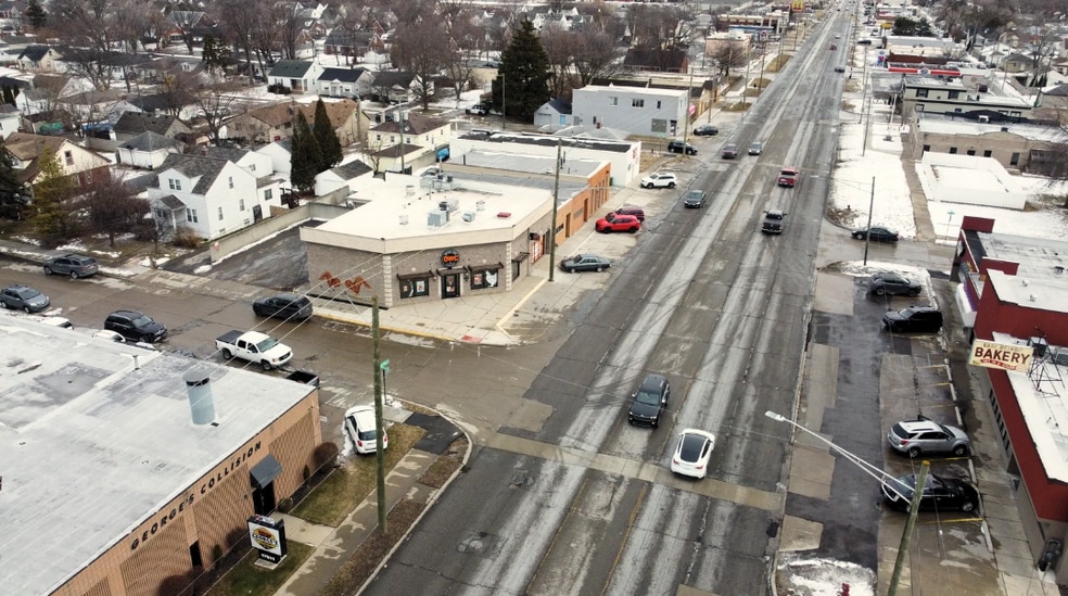 17535 E 9 Mile Rd, Eastpointe, MI for sale - Building Photo - Image 2 of 4