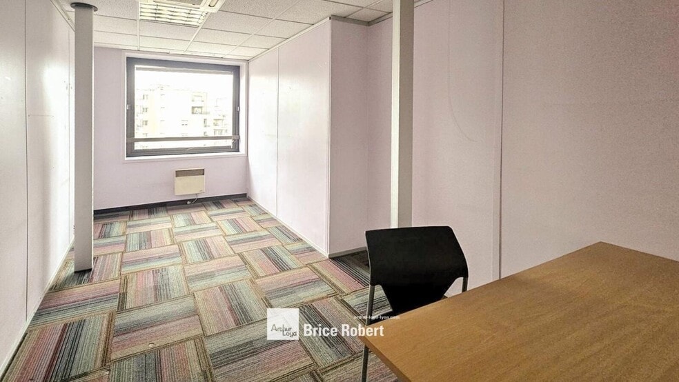 31 Cours Emile Zola, Villeurbanne for sale - Interior Photo - Image 3 of 6