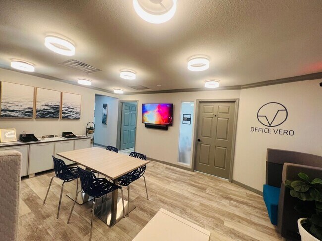 Plus de détails pour 333 17th St, Vero Beach, FL - Coworking à louer