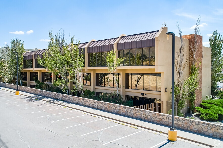 4171 N Mesa St, El Paso, TX for lease - Building Photo - Image 2 of 43