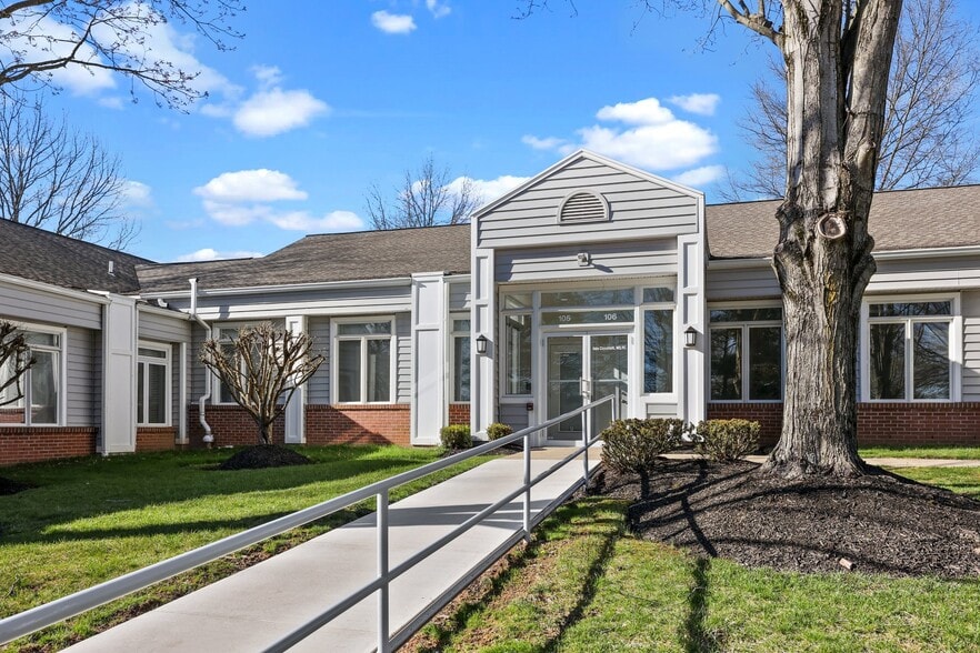 100 Corporate Dr E, Langhorne, PA for lease - Building Photo - Image 2 of 9