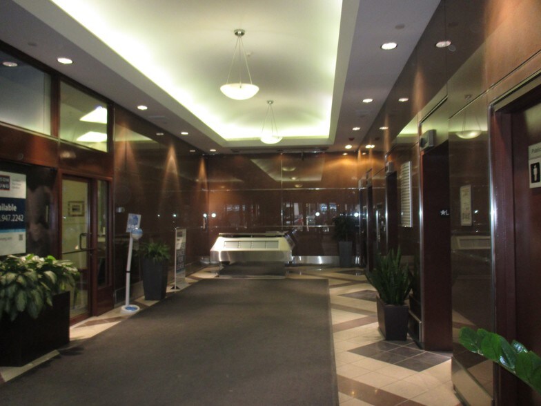 433 Main St, Winnipeg, MB à louer - Photo du bâtiment - Image 3 de 7