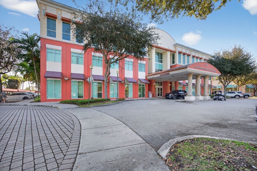 8501 SW 124th Ave, Miami, FL à vendre - Photo du bâtiment - Image 1 de 9