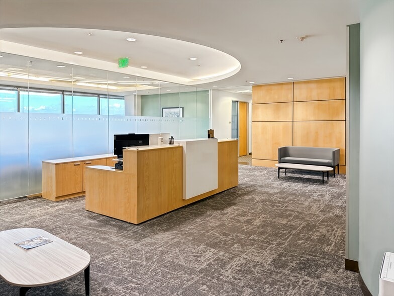 6303 Owensmouth Ave, Woodland Hills, CA for lease - Interior Photo - Image 2 of 20