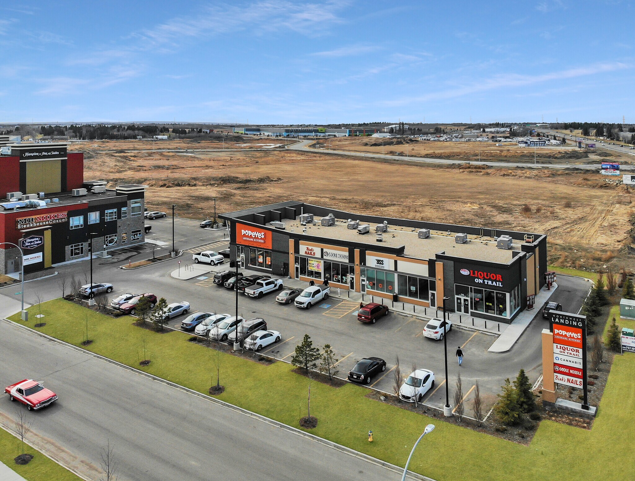 725-745 Mistatim Way NW, Edmonton, AB à louer Photo du bâtiment- Image 1 de 6