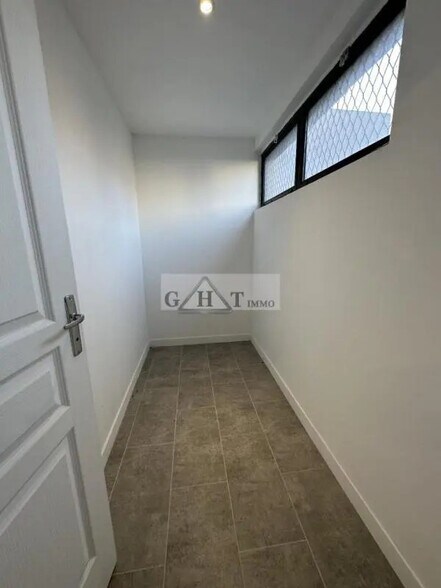 Industrial in Créteil for lease - Interior Photo - Image 3 of 6