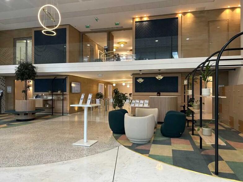 Bureau dans Ivry-sur-Seine à louer - Photo du bâtiment - Image 3 de 10