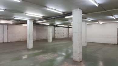 Retail in Manresa, Barcelona for lease Interior Photo- Image 2 of 13