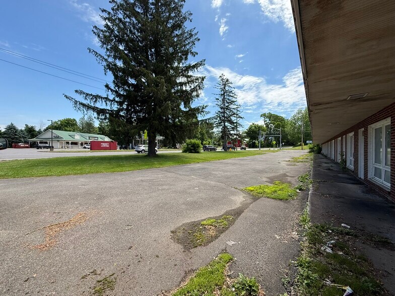 901 Holly Dr, Fulton, NY à vendre - Photo du bâtiment - Image 3 de 11