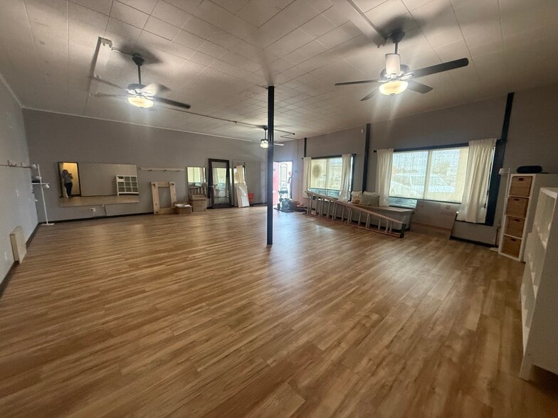 222-224 S Victoria Ave, Pueblo, CO for lease - Building Photo - Image 2 of 6