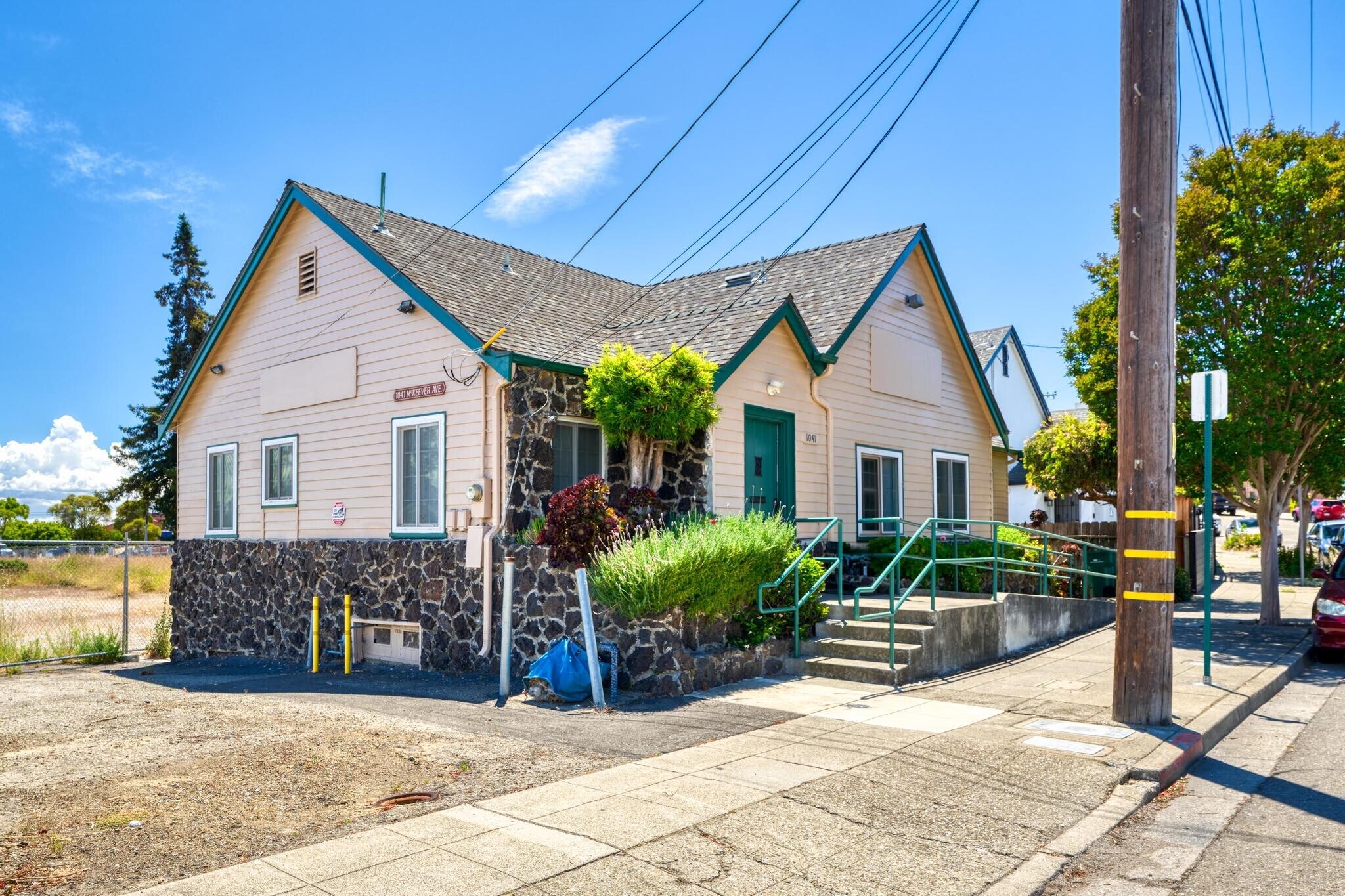 1041 McKeever Ave, Hayward, CA à vendre Photo du bâtiment- Image 1 de 16