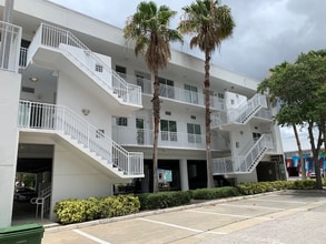 1348-1358 Fruitville Rd, Sarasota, FL à louer Photo intérieure- Image 1 de 12