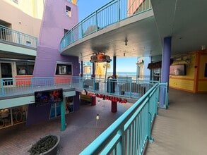 250 N Atlantic Ave, Daytona Beach, FL à louer Photo du bâtiment- Image 2 de 10