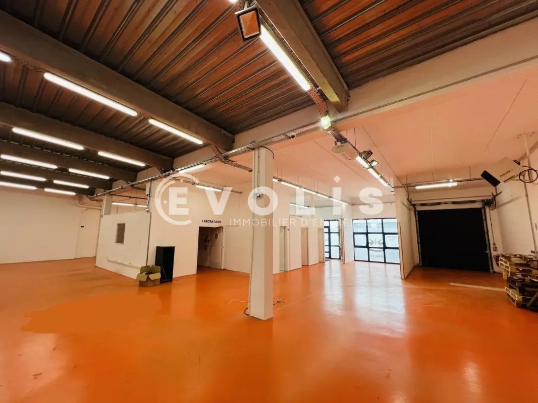 Office in Croissy-Beaubourg for lease Building Photo- Image 1 of 13