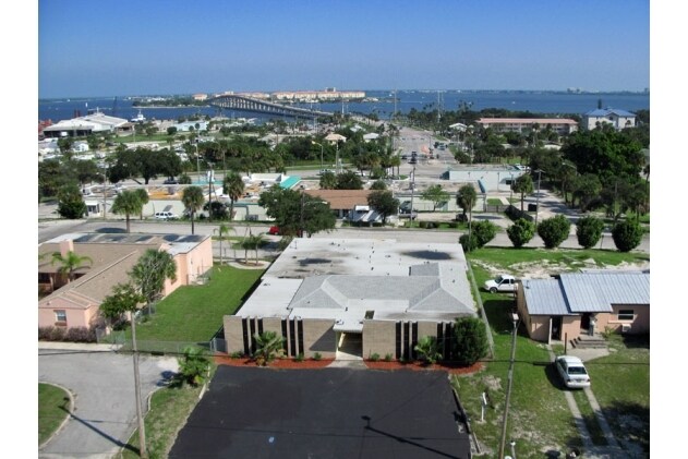 706 N 7th St, Fort Pierce, FL à vendre - Photo du bâtiment - Image 2 de 14