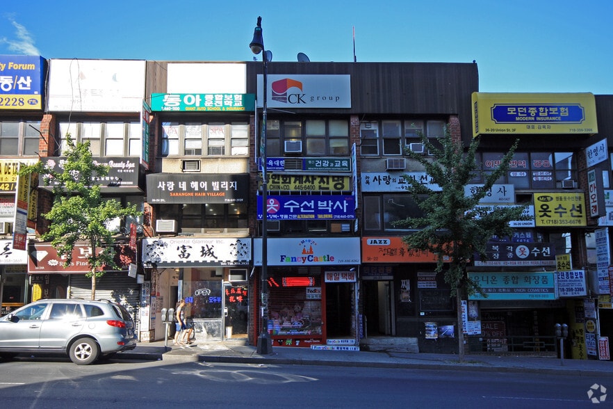36-22A Union St, Flushing, NY for lease - Building Photo - Image 1 of 3
