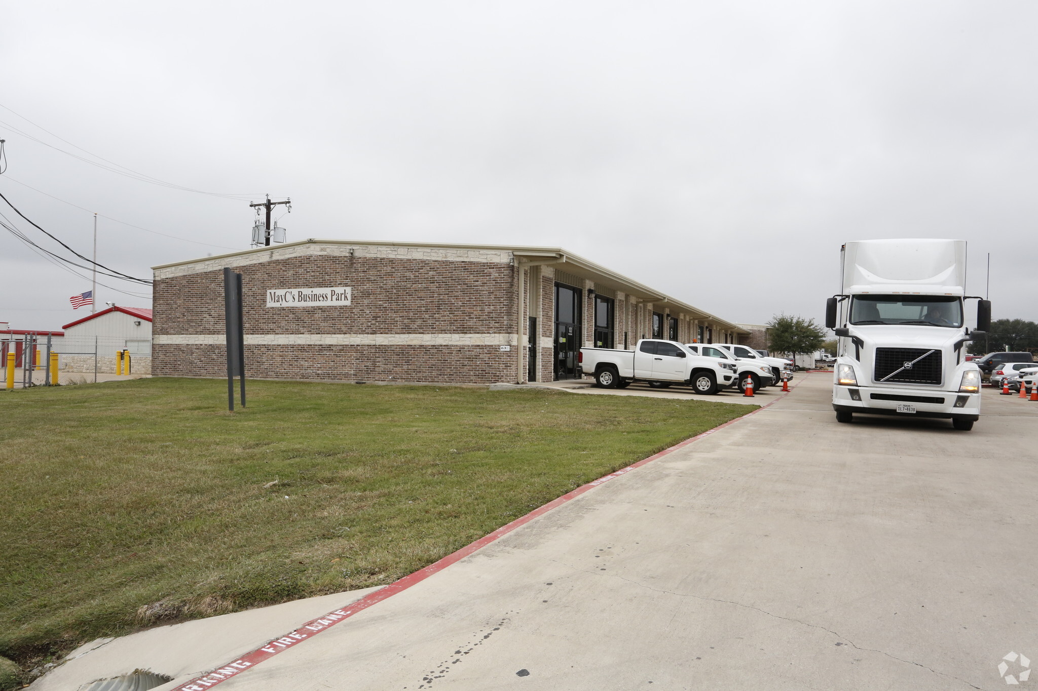 636 W Front St, Hutto, TX for lease Primary Photo- Image 1 of 13