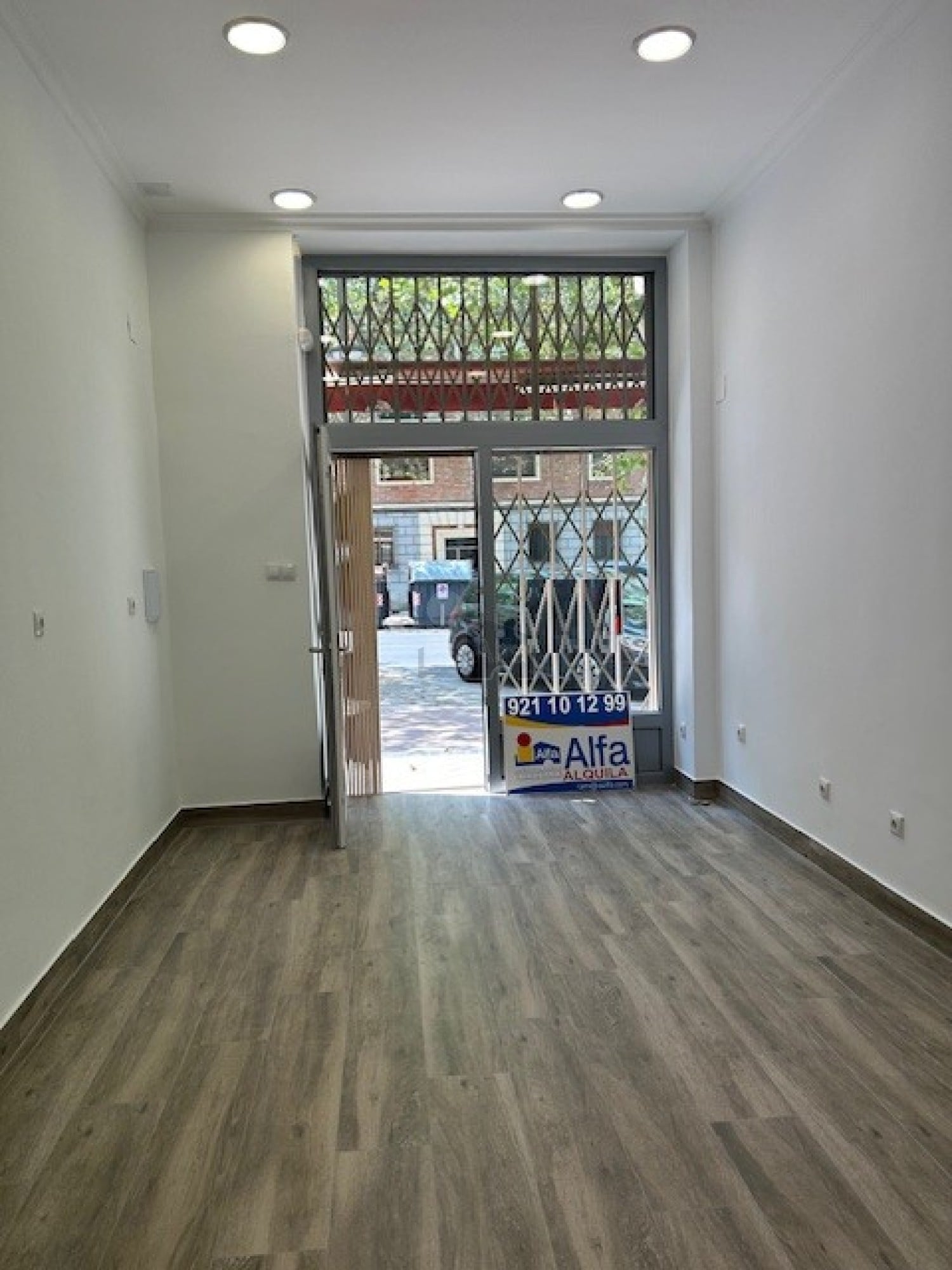 Retail in Segovia, Segovia for lease Interior Photo- Image 1 of 4