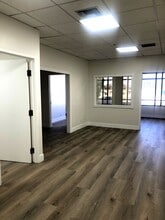 18645-18663 Ventura Blvd, Tarzana, CA à louer Photo intérieure- Image 1 de 4