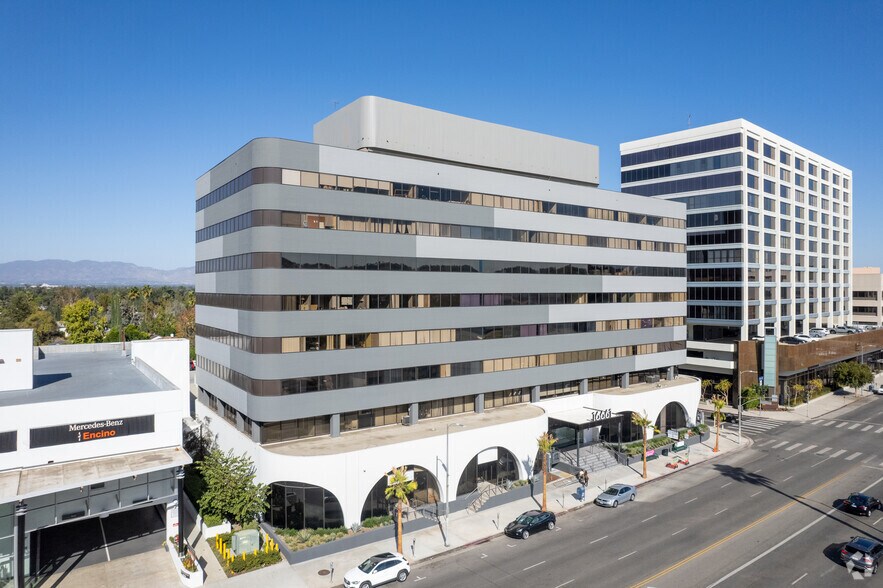 16661 Ventura Blvd, Encino, CA à louer - Photo du bâtiment - Image 2 de 9