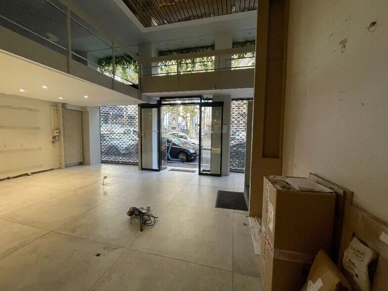 Office in Lyon for sale - Lobby - Image 2 of 4