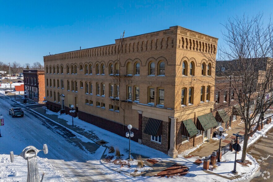 1024 2nd St, Perry, IA à louer - Photo du bâtiment - Image 3 de 3