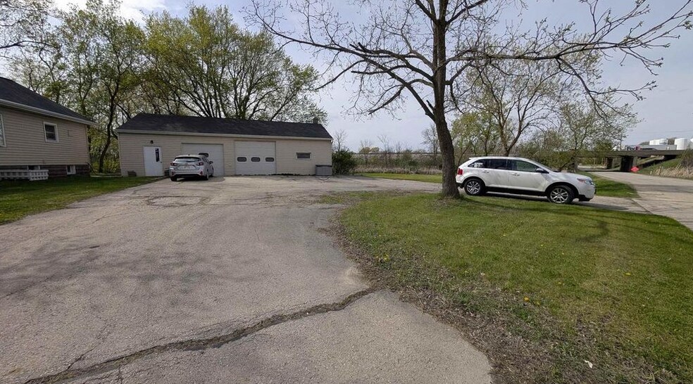 1251 Maloney Rd, Kaukauna, WI à vendre - Photo du bâtiment - Image 2 de 9