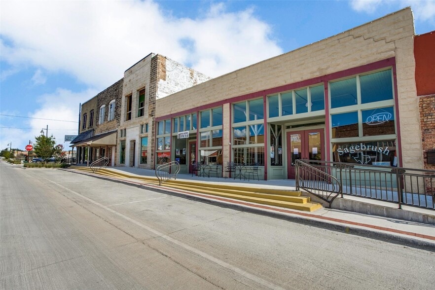 1020 Halsell St, Bridgeport, TX for sale - Primary Photo - Image 1 of 25