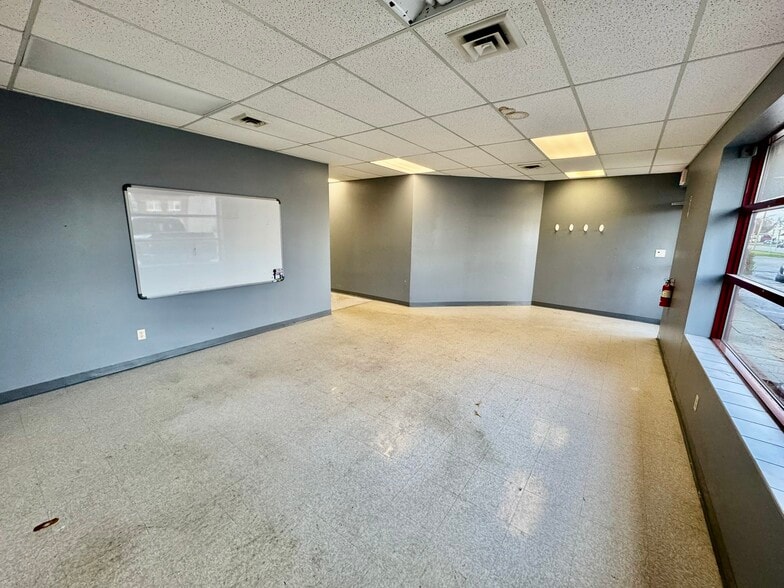 642 Sheridan Dr, Tonawanda, NY for lease - Building Photo - Image 3 of 17