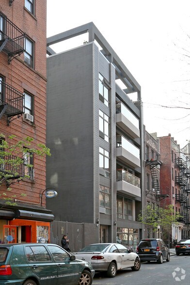 530 E 5th St, New York, NY à vendre - Photo du bâtiment - Image 3 de 15