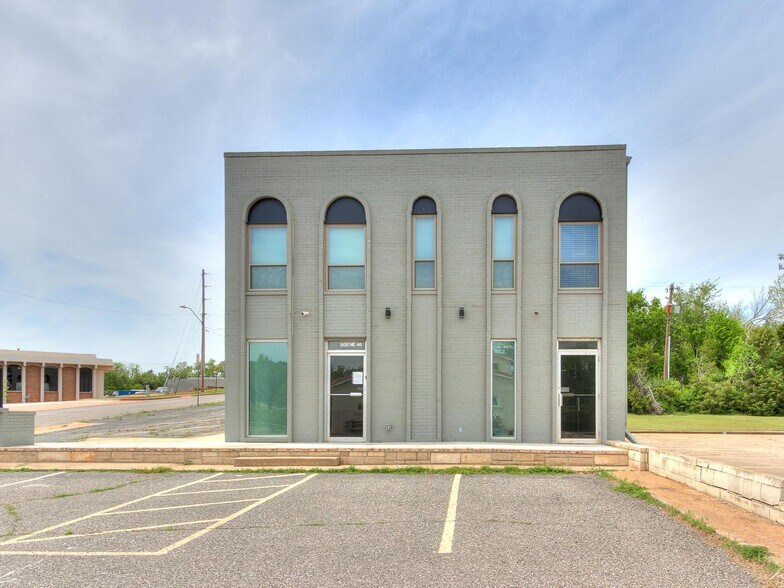 505 NE 46th St, Oklahoma City, OK for lease - Building Photo - Image 2 of 32