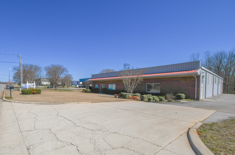 156 Jetplex Ln, Madison, AL for sale - Primary Photo - Image 1 of 5