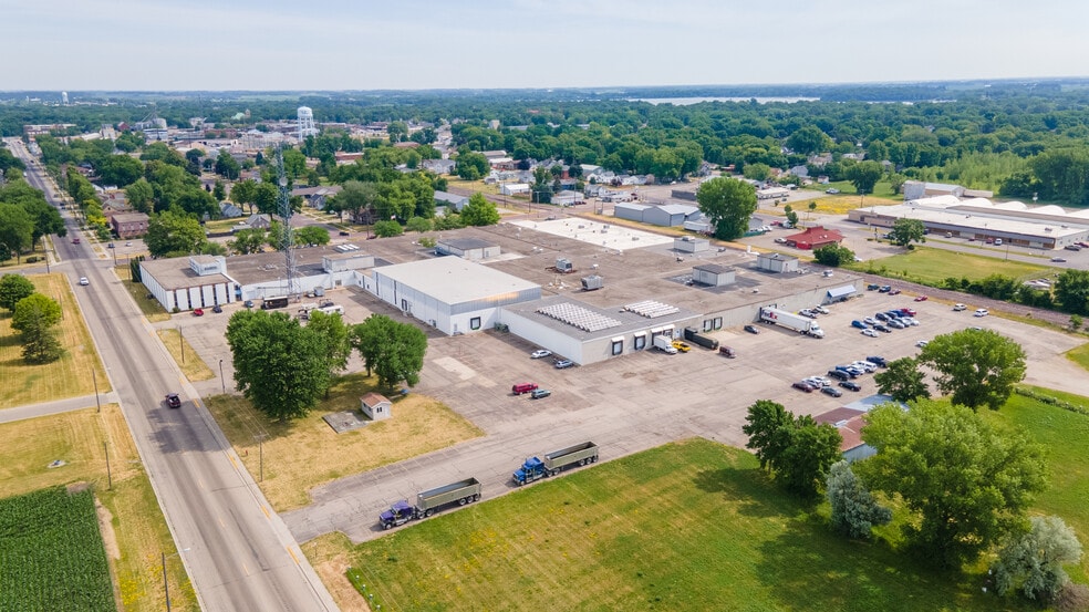 299 Johnson Ave, Waseca, MN for lease - Building Photo - Image 2 of 12