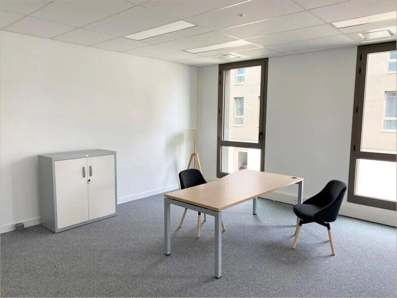 22 Avenue Jean Jaurès, Décines-Charpieu à vendre - Photo du bâtiment - Image 3 de 4