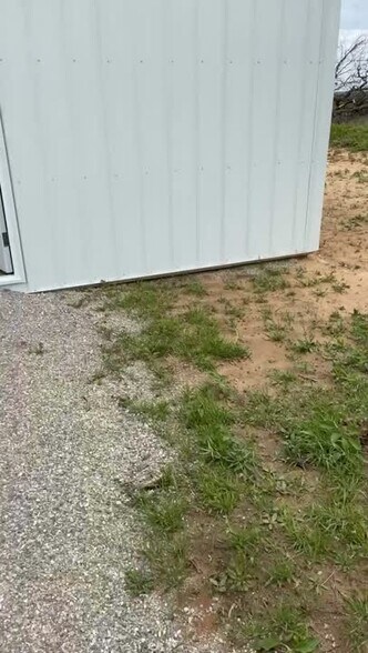 161293 N 340 Rd, Foster, OK à vendre - Vidéo sur l’inscription commerciale - Image 2 de 6