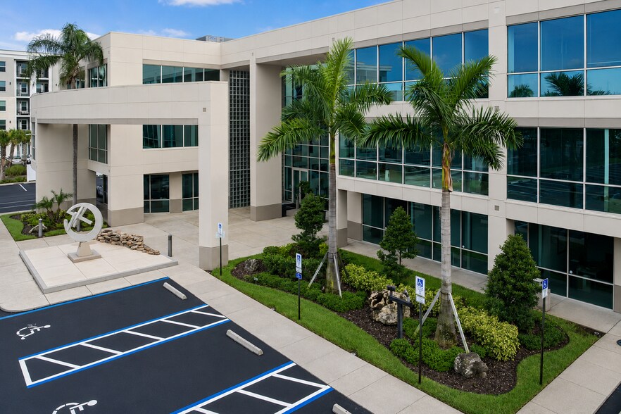 2963 Gulf To Bay Blvd, Clearwater, FL à louer - Photo du bâtiment - Image 2 de 13