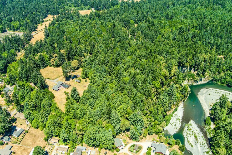 595 Riverside Park Rd, Carlotta, CA à vendre - Photo du bâtiment - Image 3 de 67