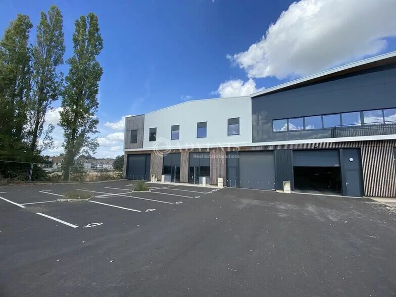 Flex in Plaisir for sale - Building Photo - Image 1 of 8