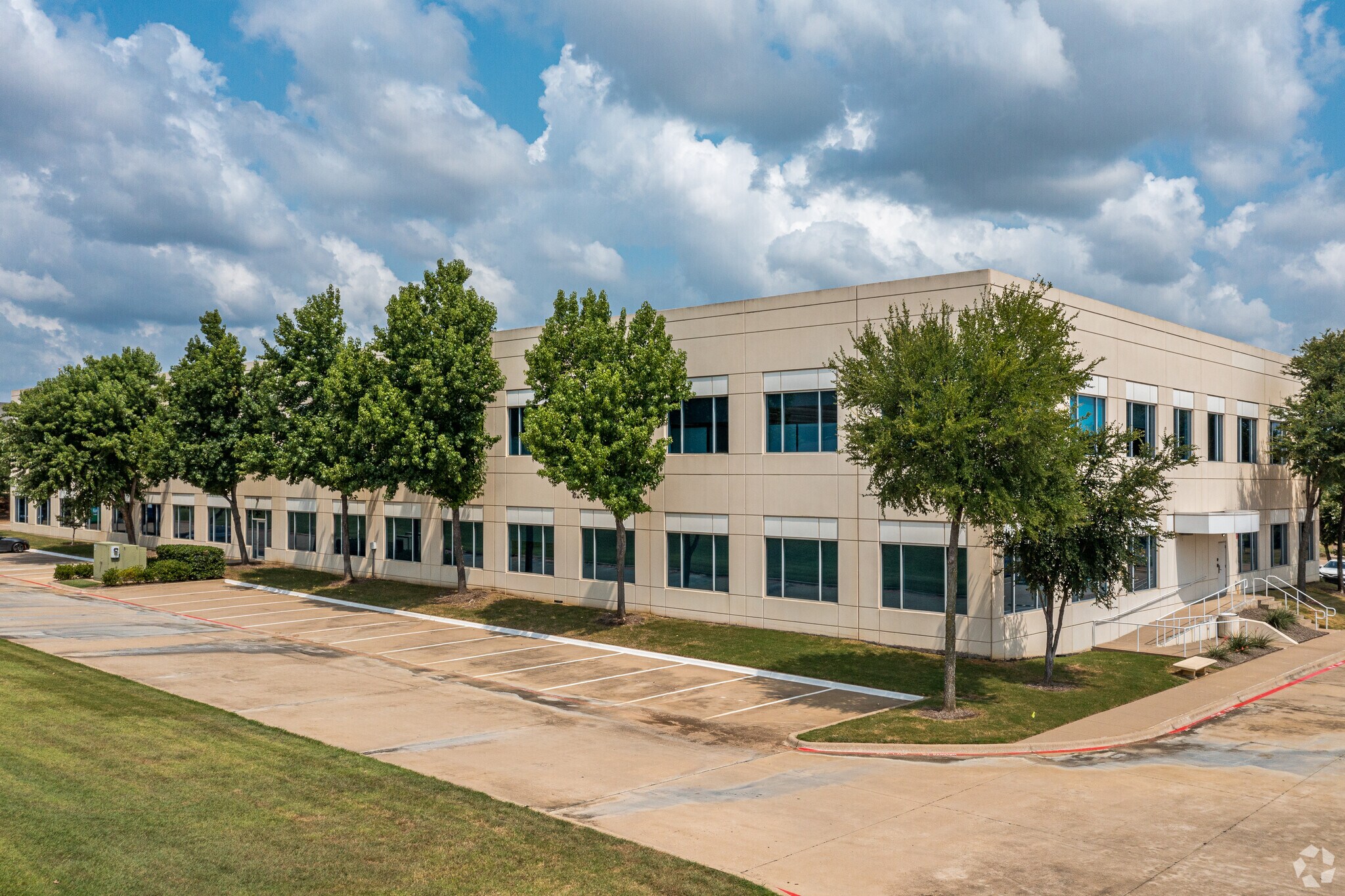 15100 FAA Blvd, Fort Worth, TX à vendre Photo du bâtiment- Image 1 de 8