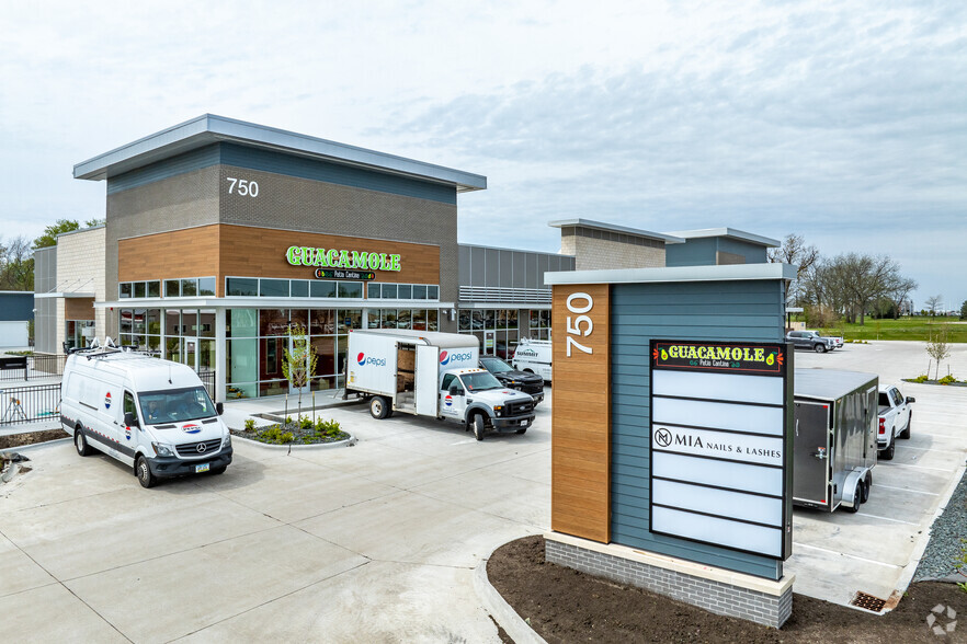 750 Hickman Rd, Waukee, IA for lease - Building Photo - Image 2 of 8