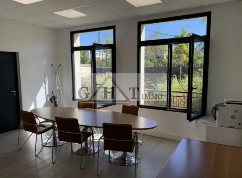 Bureau dans Vincennes à louer - Photo du bâtiment - Image 1 de 8