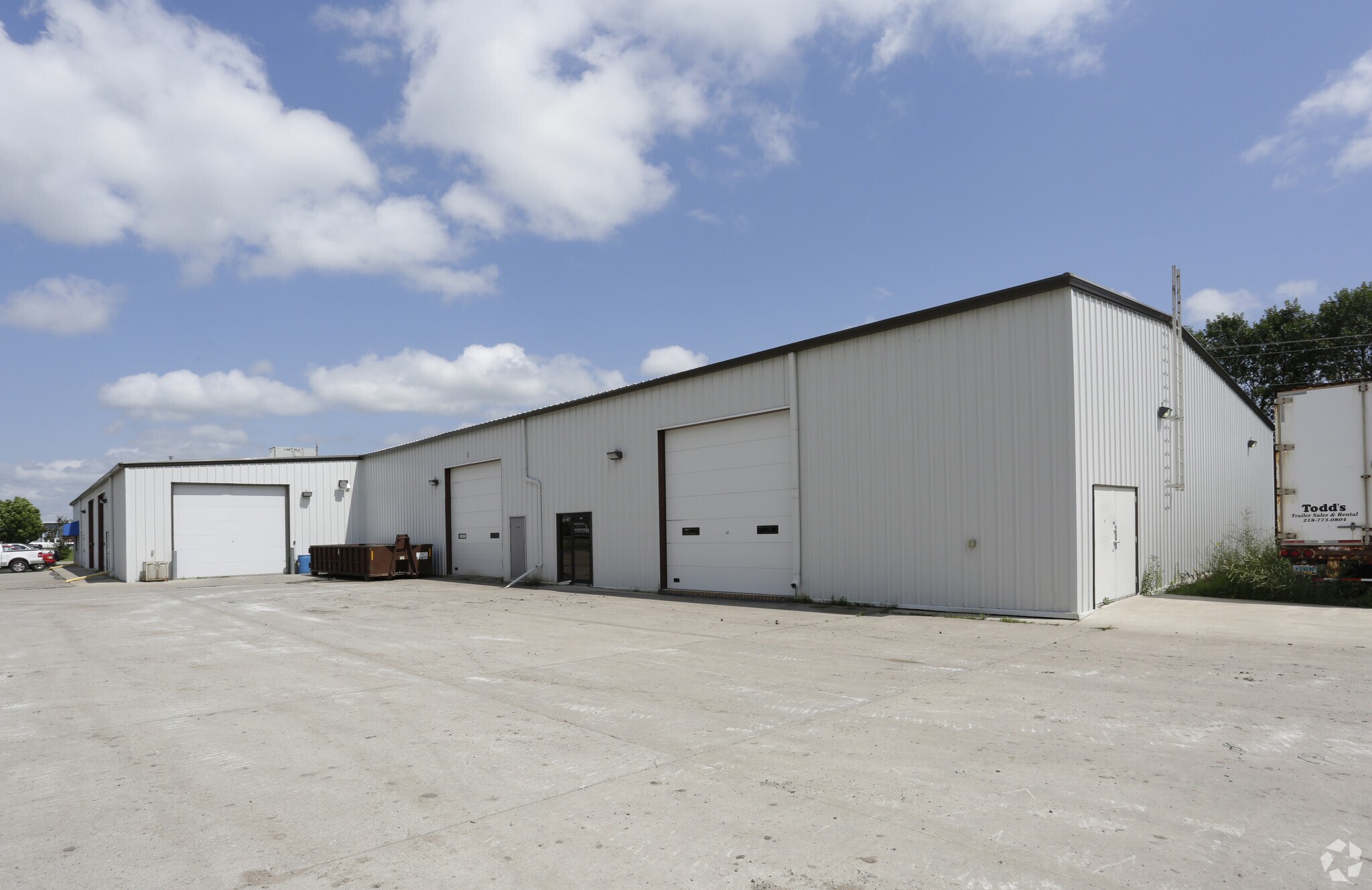 4051 Gateway Dr, Grand Forks, ND for lease Building Photo- Image 1 of 6