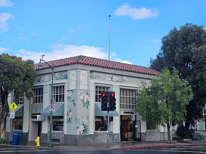 2 N Santa Cruz Ave, Los Gatos, CA à vendre - Photo du bâtiment - Image 3 de 6